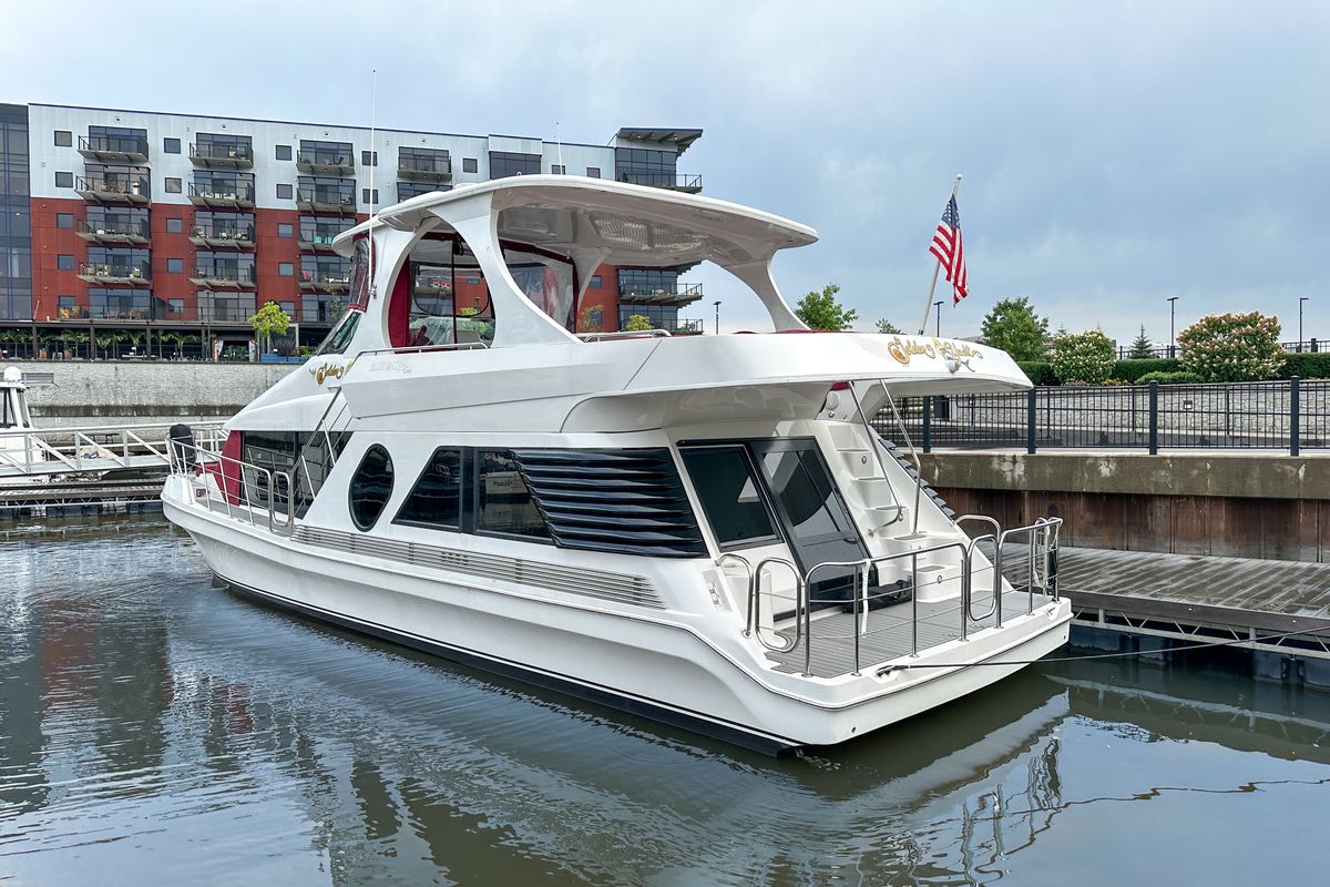 2012 Bluewater 5200 Custom Series Yacht
