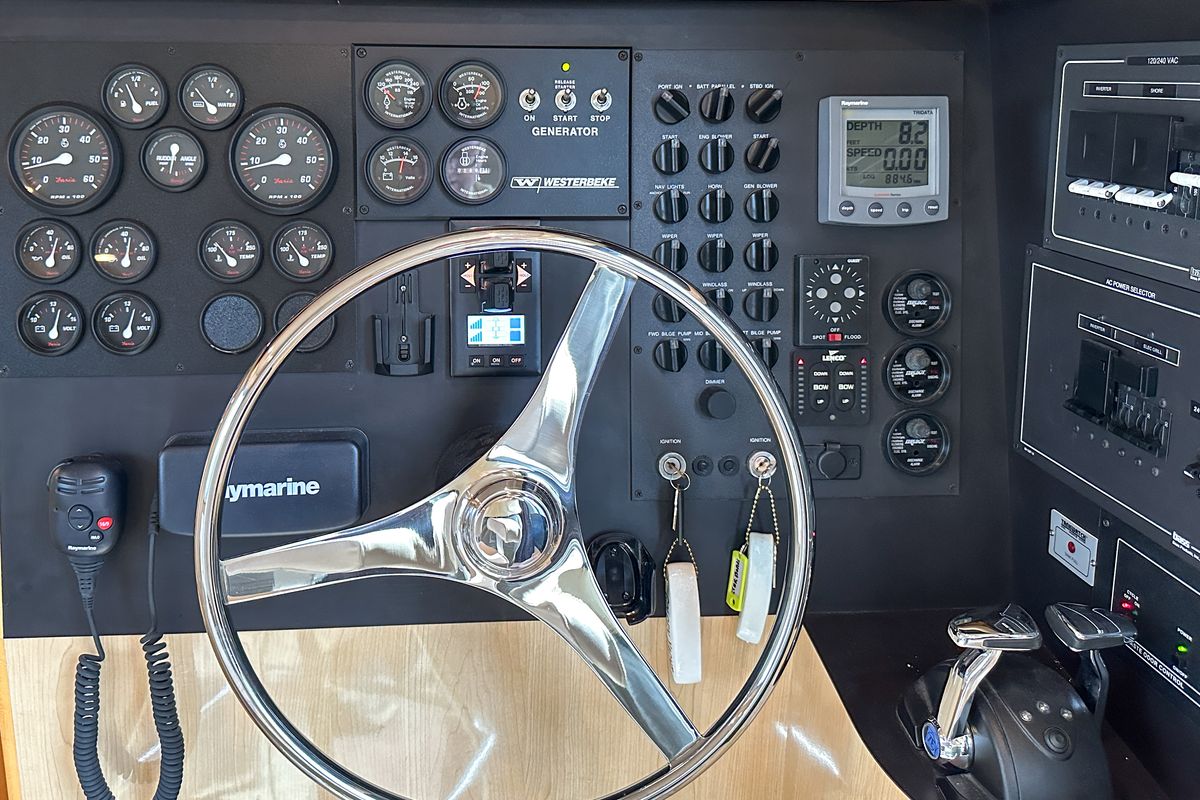 2012 Bluewater 5200 Custom Series Yacht