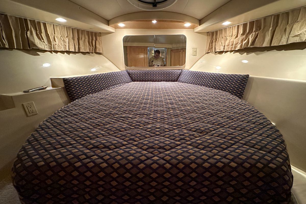 2012 Bluewater 5200 Custom Series Yacht