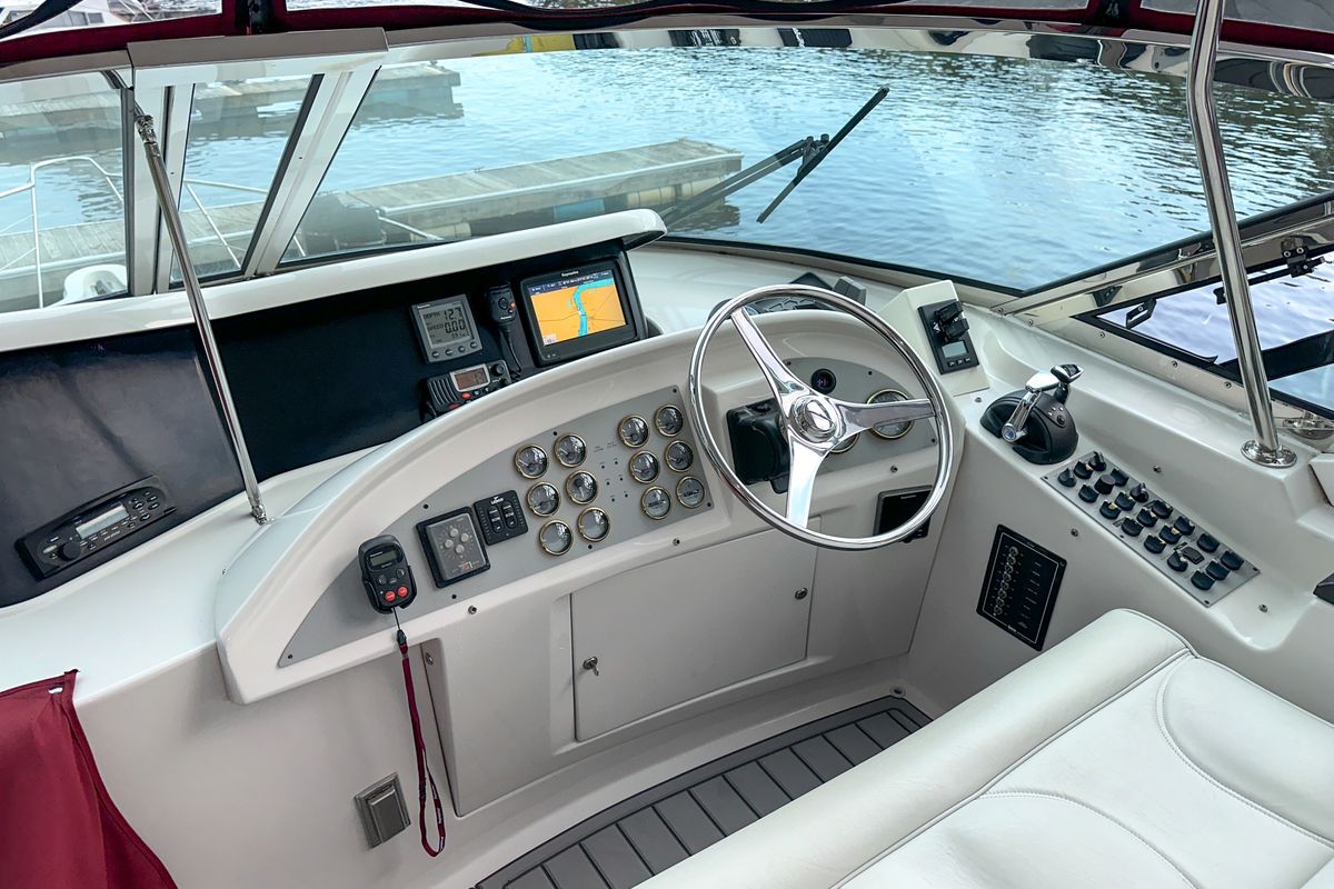 2012 Bluewater 5200 Custom Series Yacht