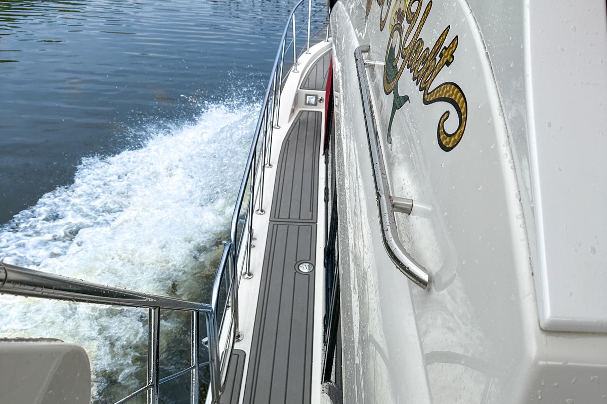 2012 Bluewater 5200 Custom Series Yacht