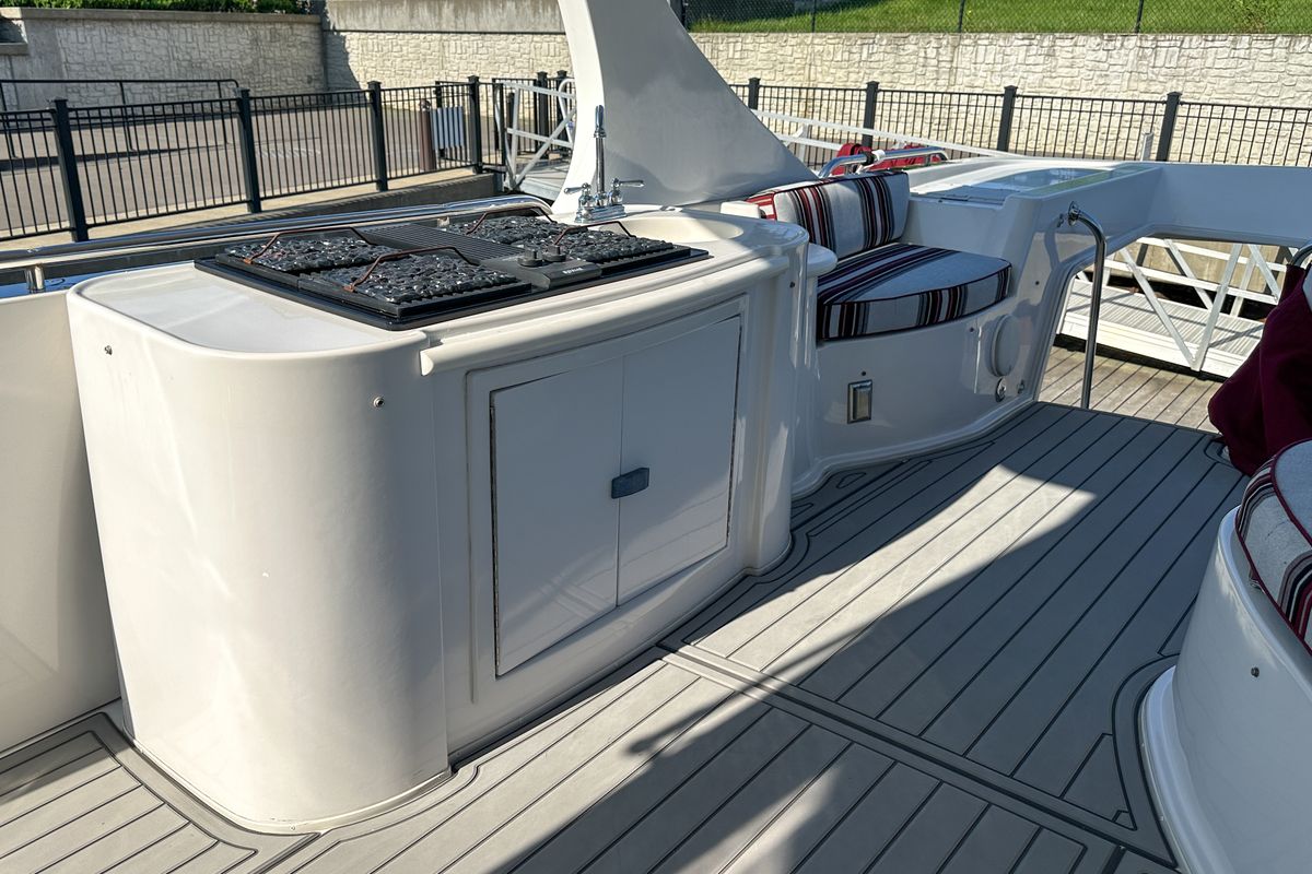 2012 Bluewater 5200 Custom Series Yacht