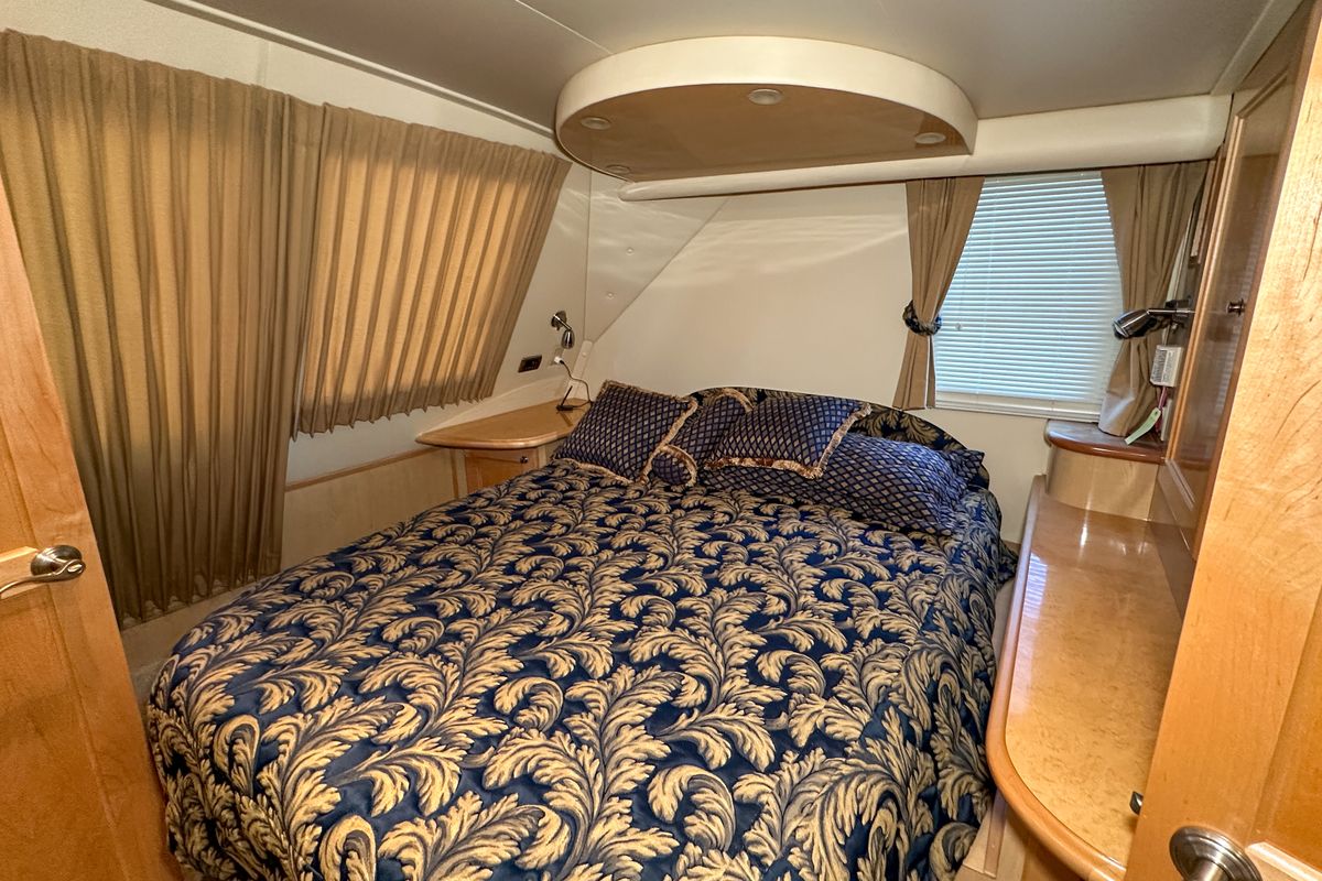 2012 Bluewater 5200 Custom Series Yacht