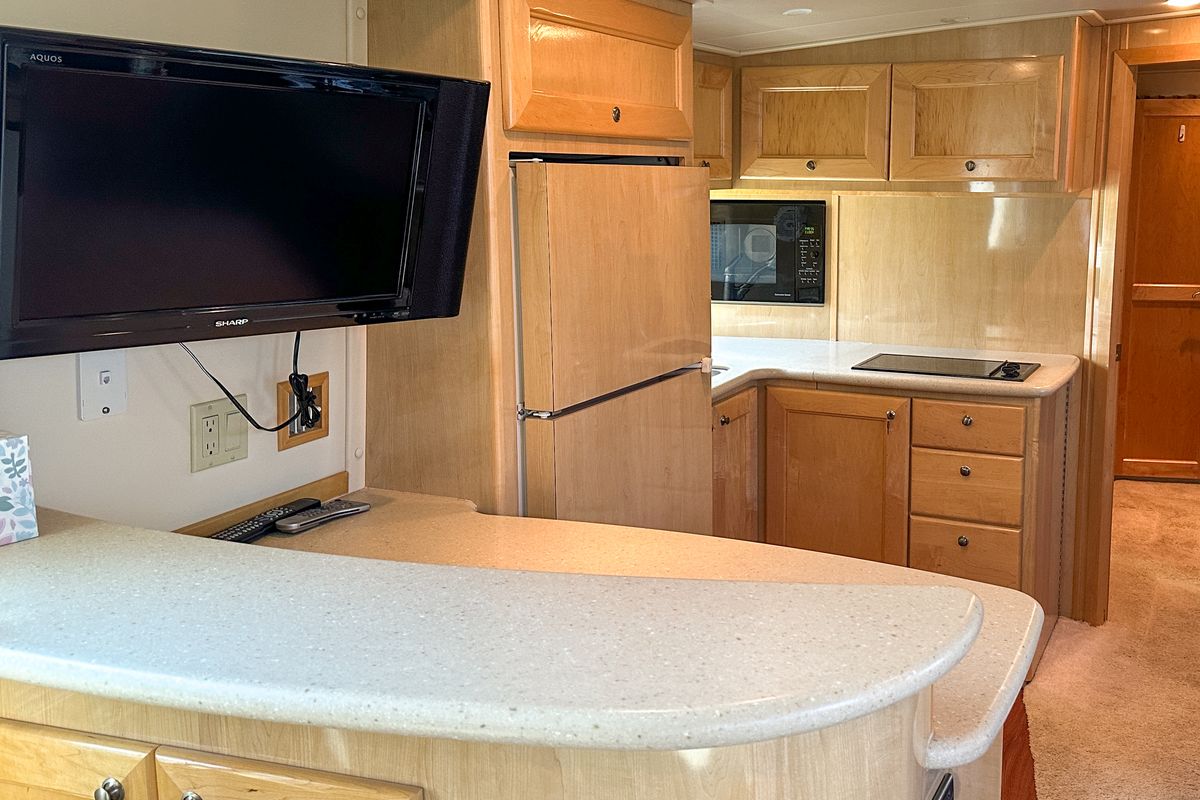 2012 Bluewater 5200 Custom Series Yacht