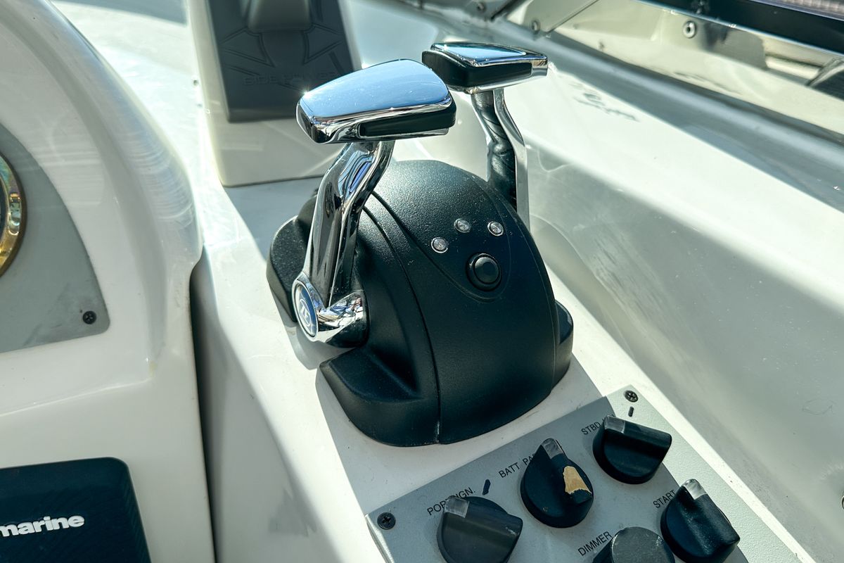 2012 Bluewater 5200 Custom Series Yacht