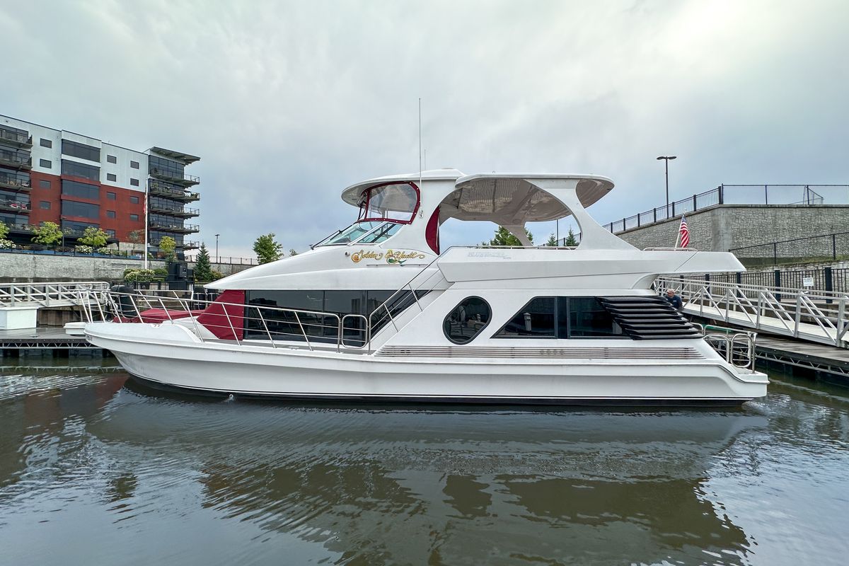 2012 Bluewater 5200 Custom Series Yacht