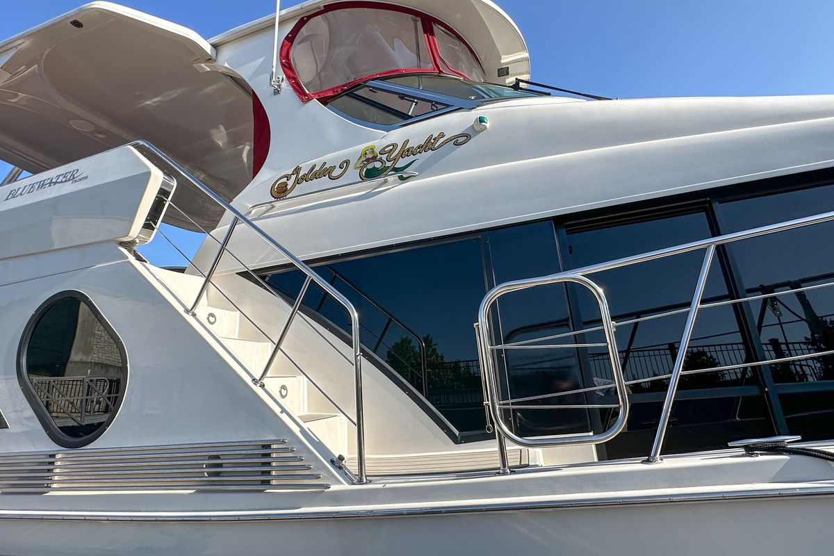2012 Bluewater 5200 Custom Series Yacht