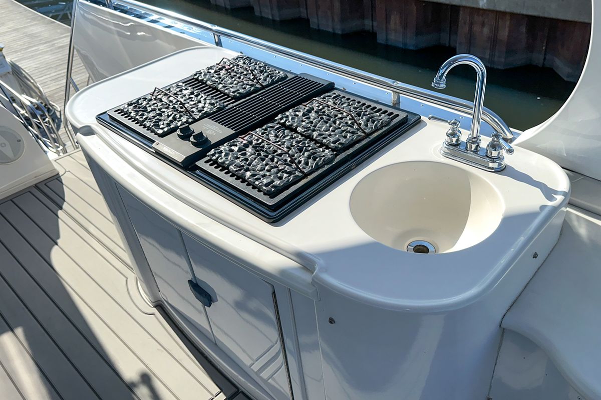 2012 Bluewater 5200 Custom Series Yacht