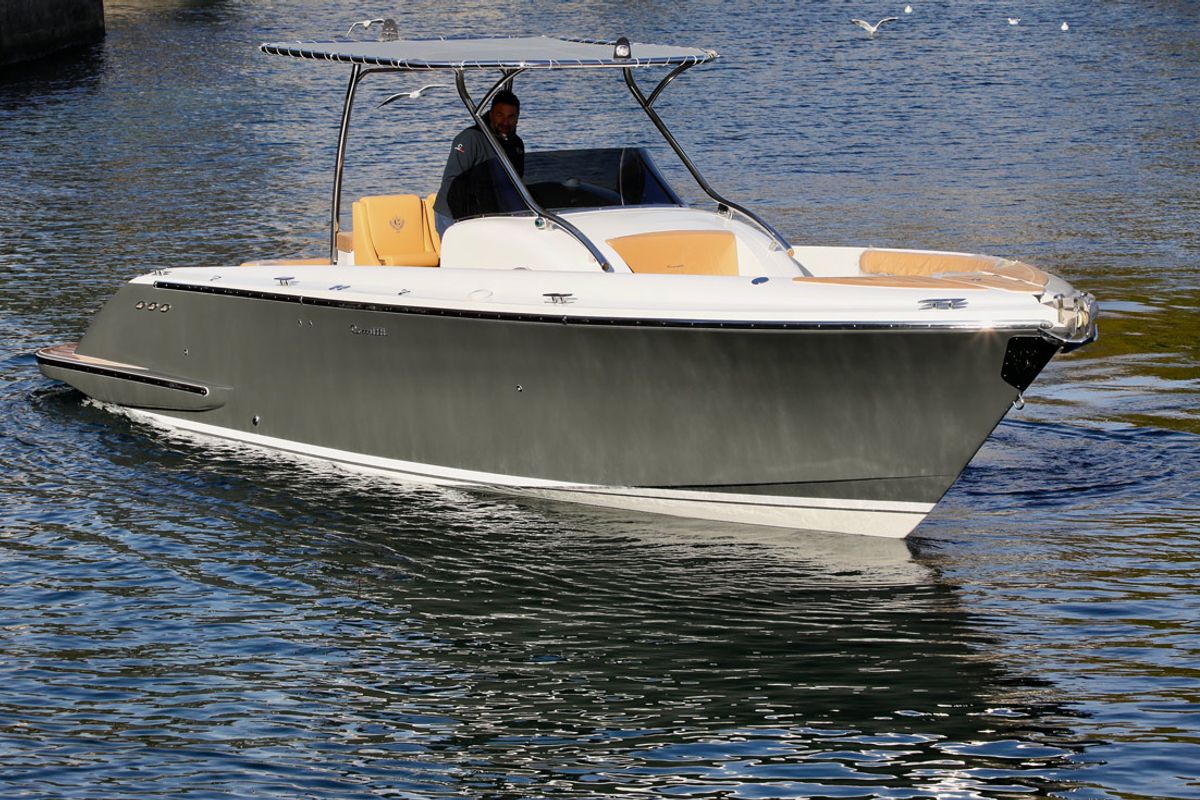 2024 Comitti Isola 33 T-Top Outboard